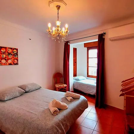 Casa Amarilla * Callosa de Ensarria