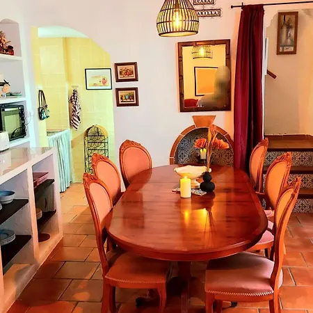 Casa Amarilla