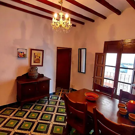 Casa Amarilla * Callosa de Ensarria